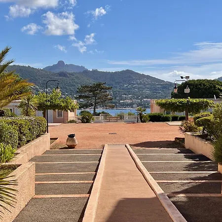 Cap Esterel Prestige-climatisation-jardins Clos-pleine Vue Ou Esterel Апартаменты